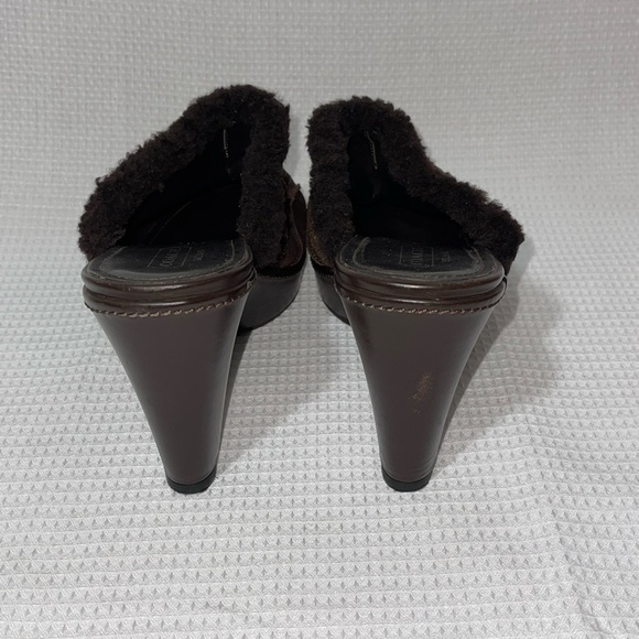 Coach Aubrey Chocolate Brown Suede Leather Fleece Mules Slide Clogs size 10 - Picture 5 of 8